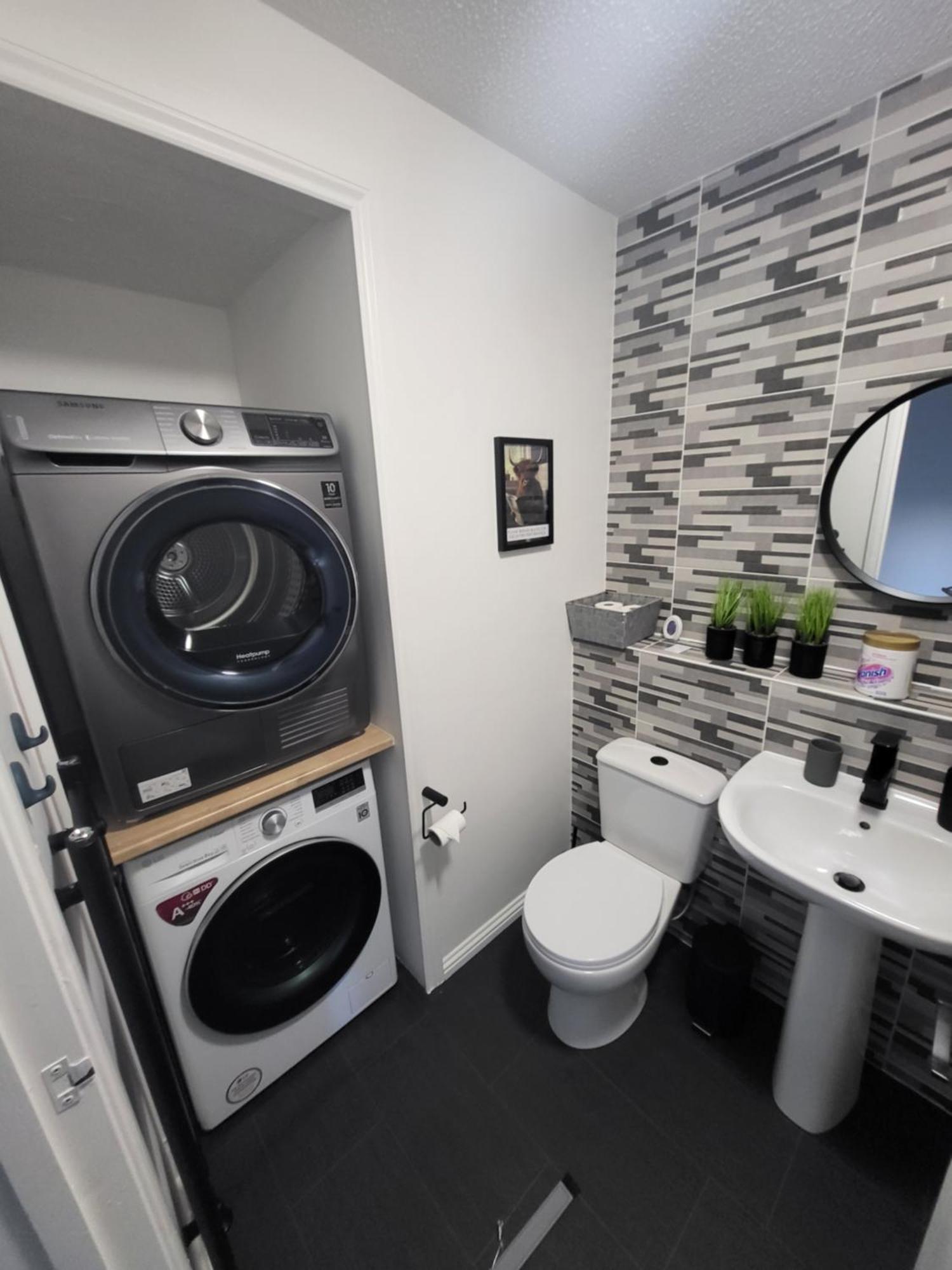 Stylish Home In Linlithgow With Free Parking Eksteriør billede